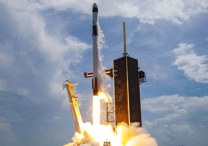 Spacex, Falcon 9 roketi iki ülkenin uyduları uzaya götürdü