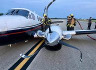 King Air tipi uçak Florida’da gövde üstü indi