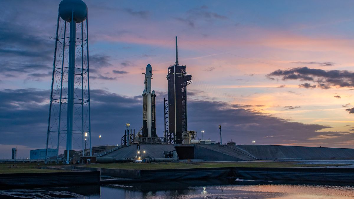 SpaceX, gizemli uçağı yörüngeye götürecek