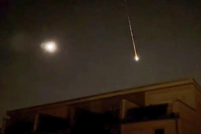 Berlin’de atmosfere giren bir asteroid görüntülendi