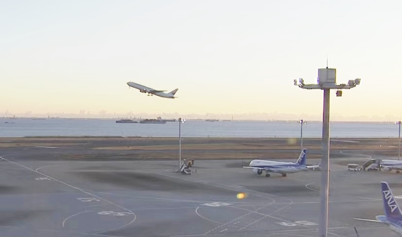 Haneda Havalimanı’nda kapanan pist tekrar açıldı
