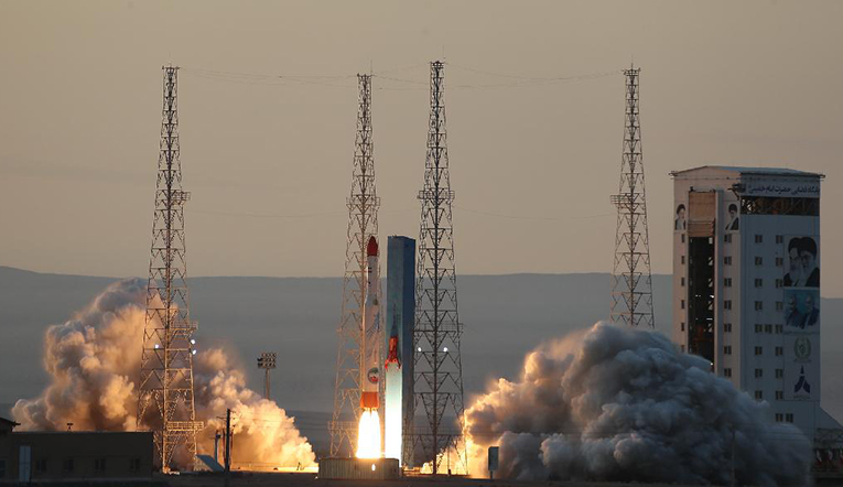 İran, uzaya 3 araştırma uydusu gönderdi