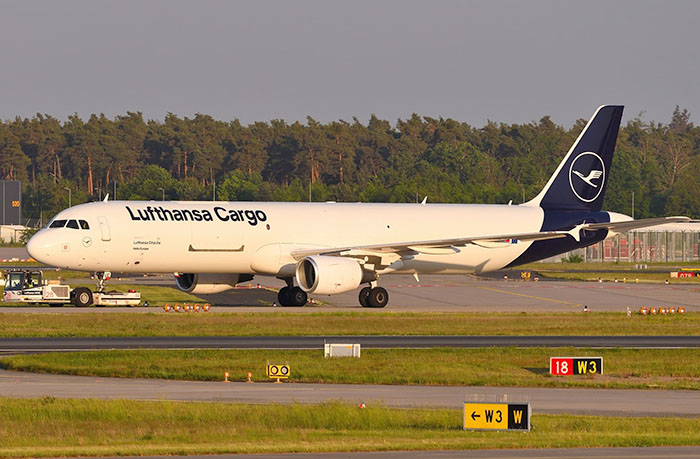 Lufthansa iki A321P2F Cargo uçağını yere indirdi