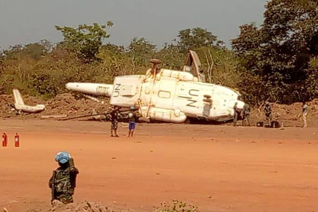 BM helikopteri inişte yan yattı