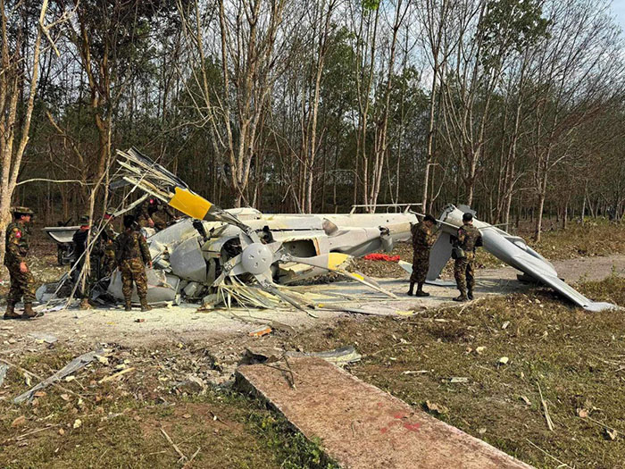 Helikopter pilotunu keskin nişancı vurdu