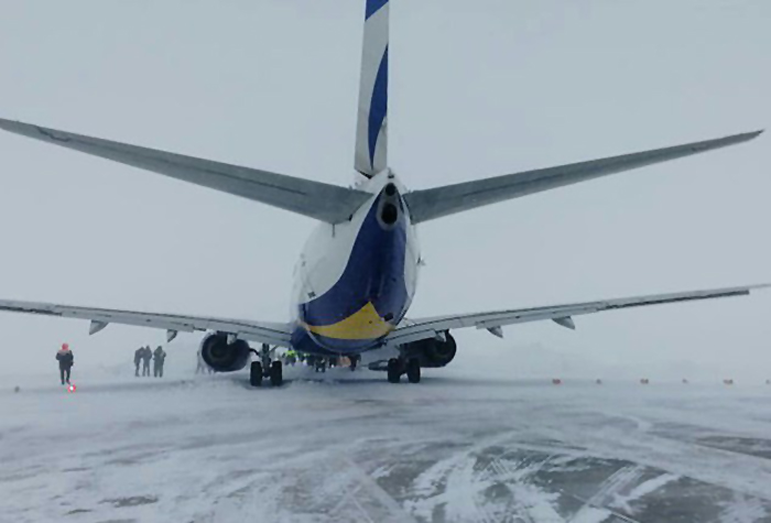 Rusya’da B737-800 inişte pistten çıktı