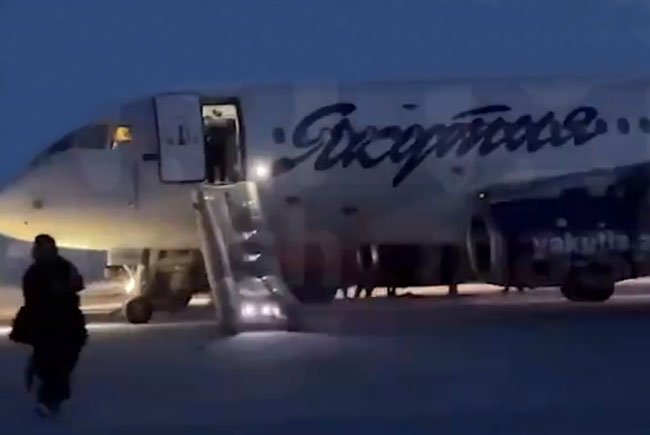 Sukhoi Superjet yolcuları slidelar ile tahliye edildi