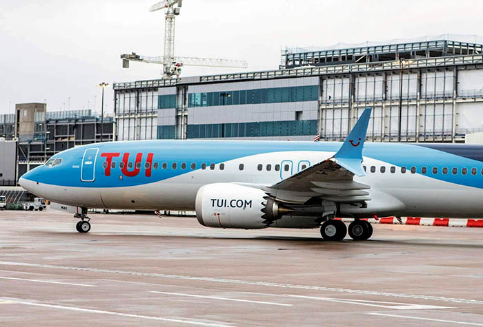 TUI uçağında bir yolcu hayatını kaybetti