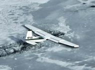 ABD’de Cessna Skywagon donmuş göle düştü