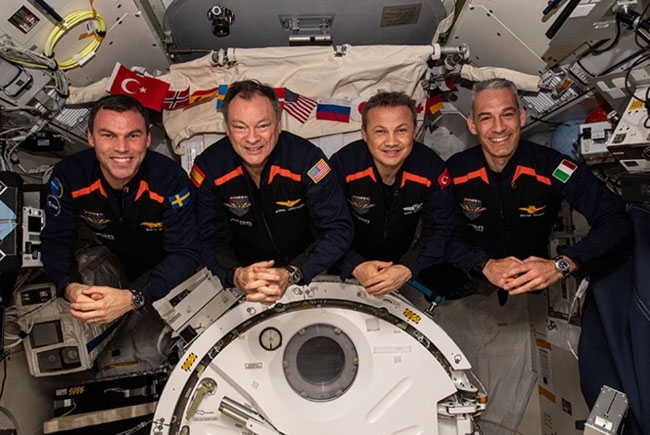 Alper Gezeravcı ve Axiom-3 ekibi bugün dünyaya dönüyor