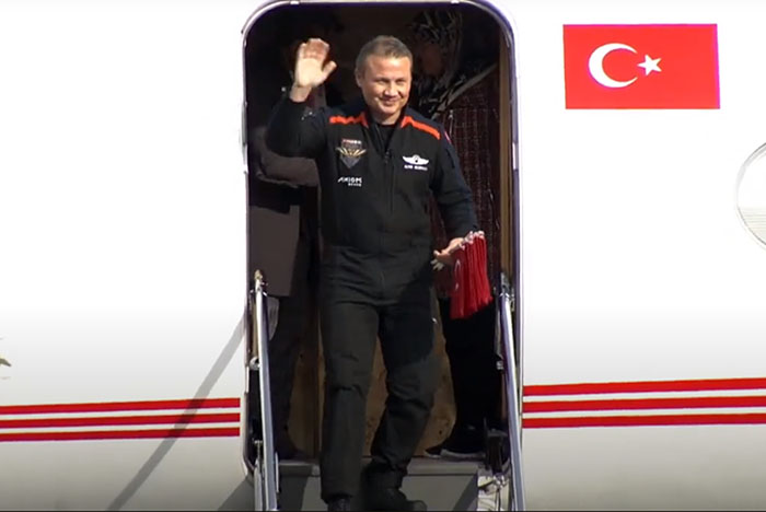 Alper Gezeravcı Türkiye’de