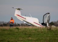 Uçuş akademisinin yeni uçağı inişte kaza yaptı