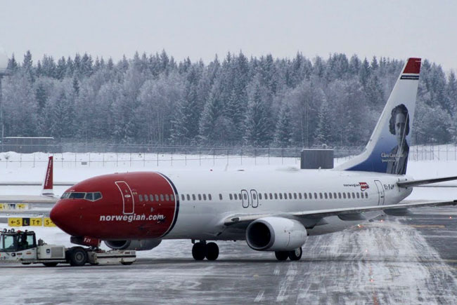 Norwegian’ın B737-800’ü Oslo’da güvenlik çitlerine çarptı