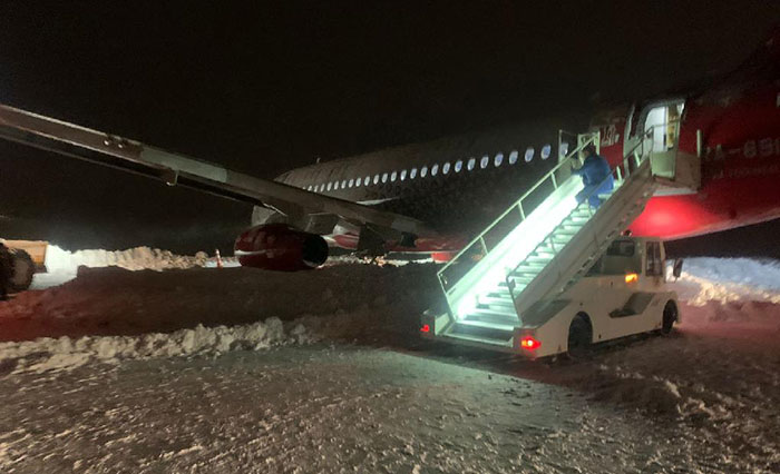Rossiya Havayolları’nın SSJ-100’ü inişte pistten çıktı