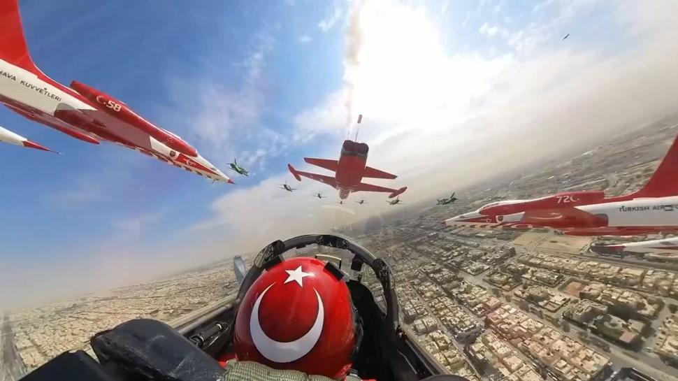 Türk Yıldızları World Defense Show’da uçtu