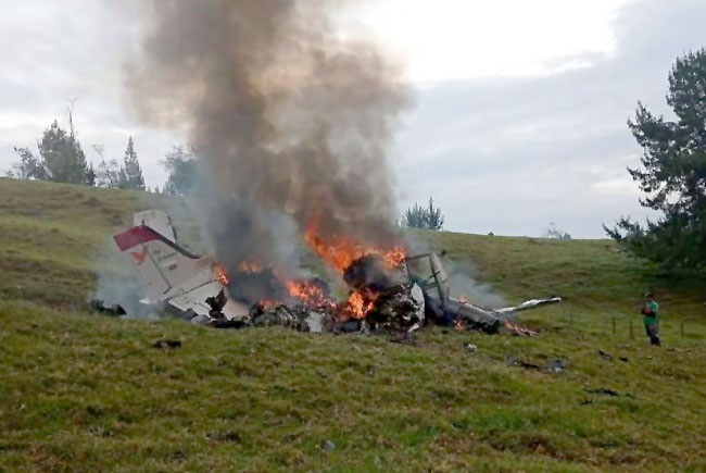 Kolombiya’da Ambulans uçak düştü; 4 kişi hayatını kaybetti