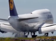 Lufthansa’nın B747’si ABD’de pisti pas geçip sert indi