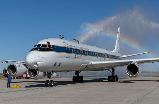 NASA’nın uçan laboratuvarı DC-8 emekliye ayrıldı