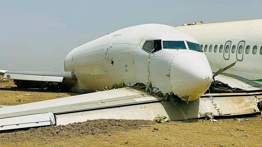 Güney Sudan’da B727 kargo uçağı ikiye bölündü