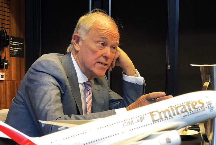 Emirates CEO’su Tim Clark yolculardan özür diledi