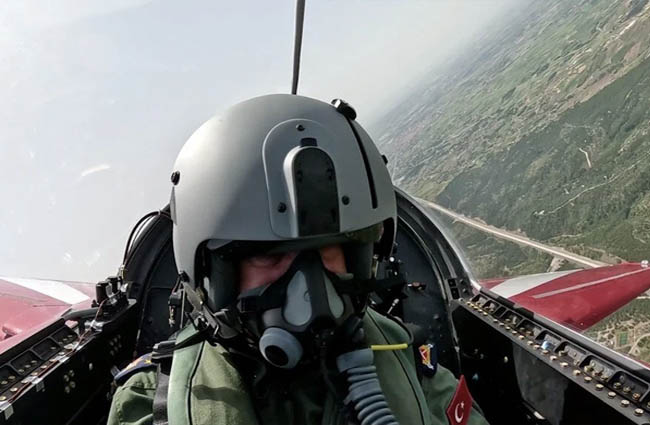 Orgeneral Ziya Cemal Kadıoğlu HÜRJET ile uçtu