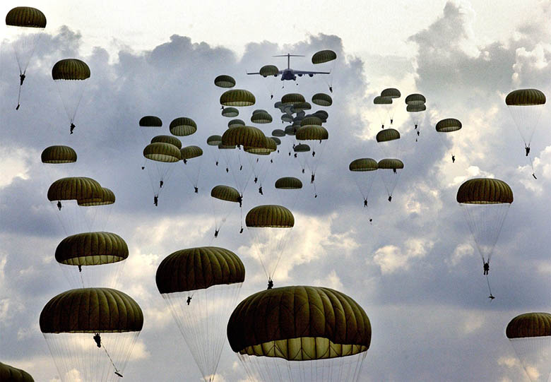 NATO tatbikatında 11 paraşütçü yaralandı