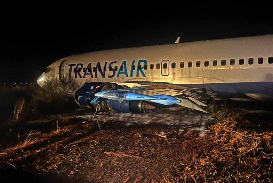 Transair’in B737-300’ü inişte pistten çıktı