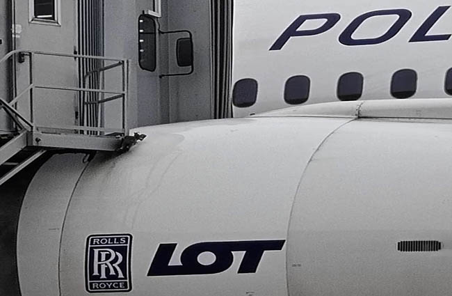 LOT Havayolu’nun B787 Dreamliner’ı körüğe çarptı