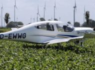 Almanya’da Diamond DA40 tarlaya indi