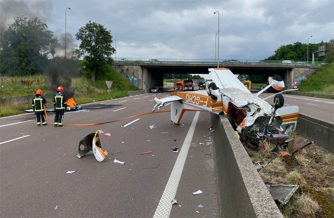 Paris’te Cessna 172 oto yolu düştü; 3 kişi hayatını kaybetti