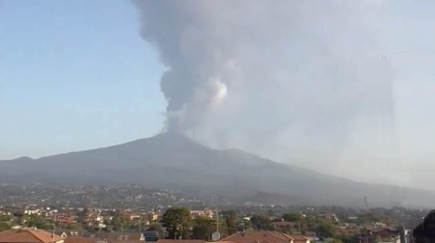Etna uçuşları tekrar durdurdu