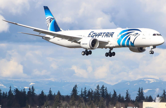 Egyptair Havayolu’nun B737-800’ü Cidde’ye acil indi