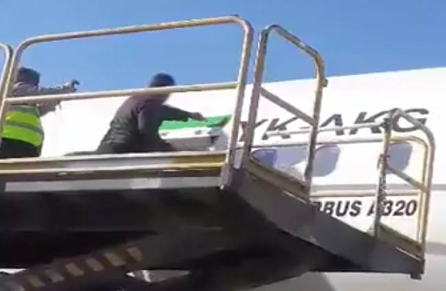 Suriye’de uçaklardaki bayraklar değiştiriliyor