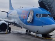 B737 körükte yolcu beklerken ön dikmesi çöktü