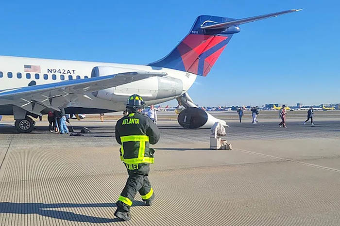 Delta’nın B717 uçağını duman geri döndürdü