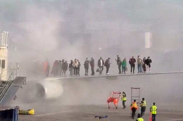 American Airlines’a ait B737-800’ün motoru alev aldı