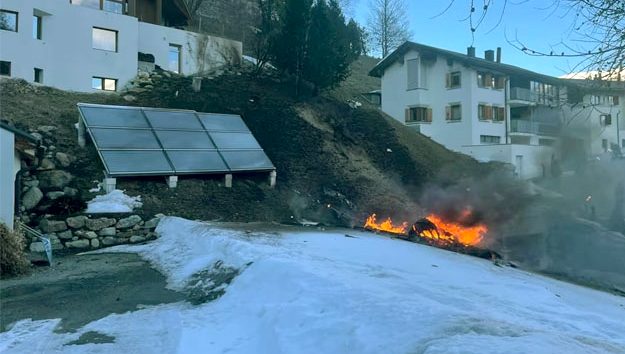 İsviçre’de EA-400M tipi uçak düştü
