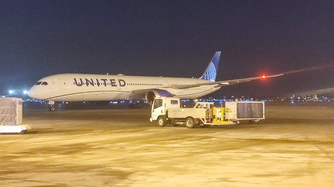 United Airlines uçağı Minneapolis’e acil indi
