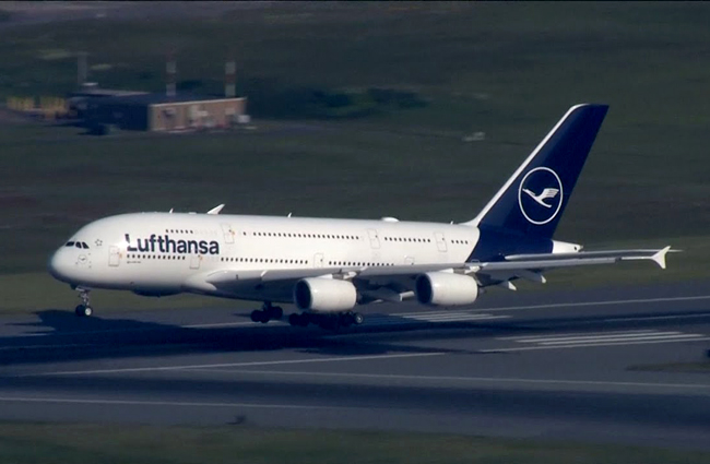 Lufthansa’nın A380 uçağı Boston’a acil indi