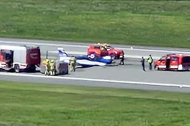 Salzburg Havalimanı’na Piper PA-28 gövde üstü indi
