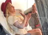 Britney Spears uçakta sigara içmek istedi