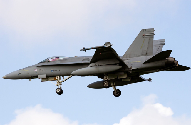 Finlandiya’da F/A-18 Hornet savaş uçağı düştü