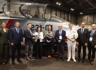 İspanya Savunma Bakanı HÜRJET standını ziyaret etti