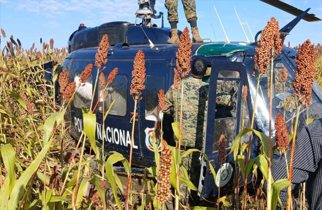 Paraguay’da polis helikopteri tarlaya acil indi