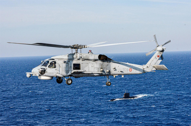Denizkurdu tatbikatında SH-70 acil indi