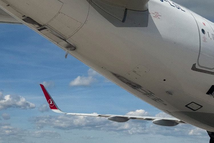 THY uçağı Prag Havalimanı inişinde kuyruk sürttü