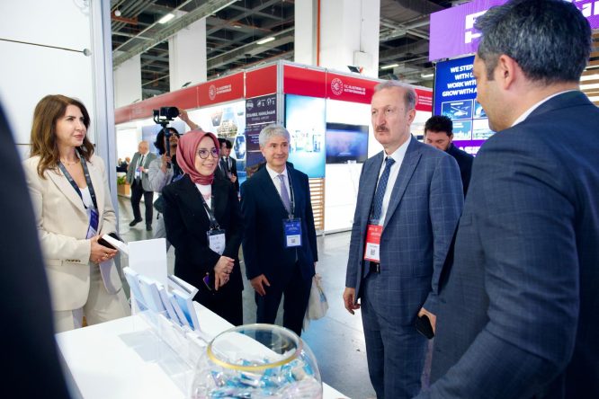 İSG standını bakan yardımcısı İskurt ziyaret etti