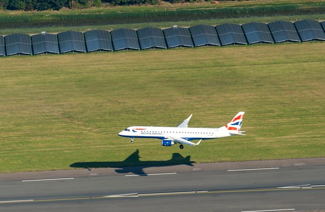 Schiphol Havalimanı güneş paneli sahiplerini mahkemeye verdi