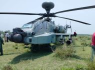 Hindistan’da Apache helikopter tarlaya acil indi