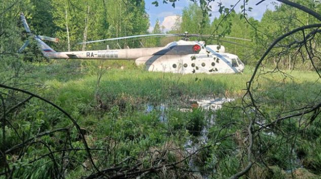 Rusya Tomsk bölgesinde Mi-8 helikopter tarlaya indi